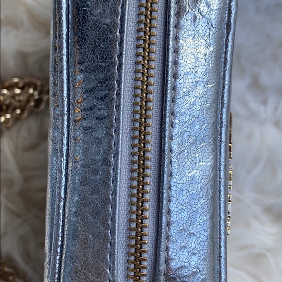 Brand NEW with tagVS Metallic Faux Croc Cross Body - Picture 10 of 11